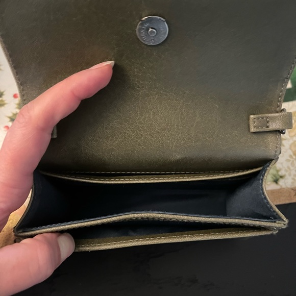 Matt & Nat Drew Crossbody Bag - Vintage Olive - Picture 7 of 8